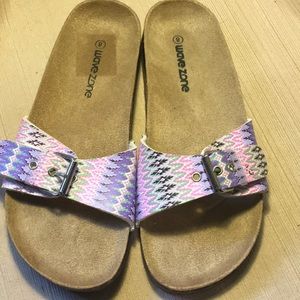 Wave zone NWOT sandals